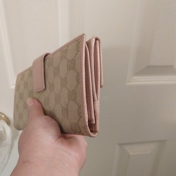 Gucci GG Logo Check & 7 Credit Wallet - Picture 6 of 16